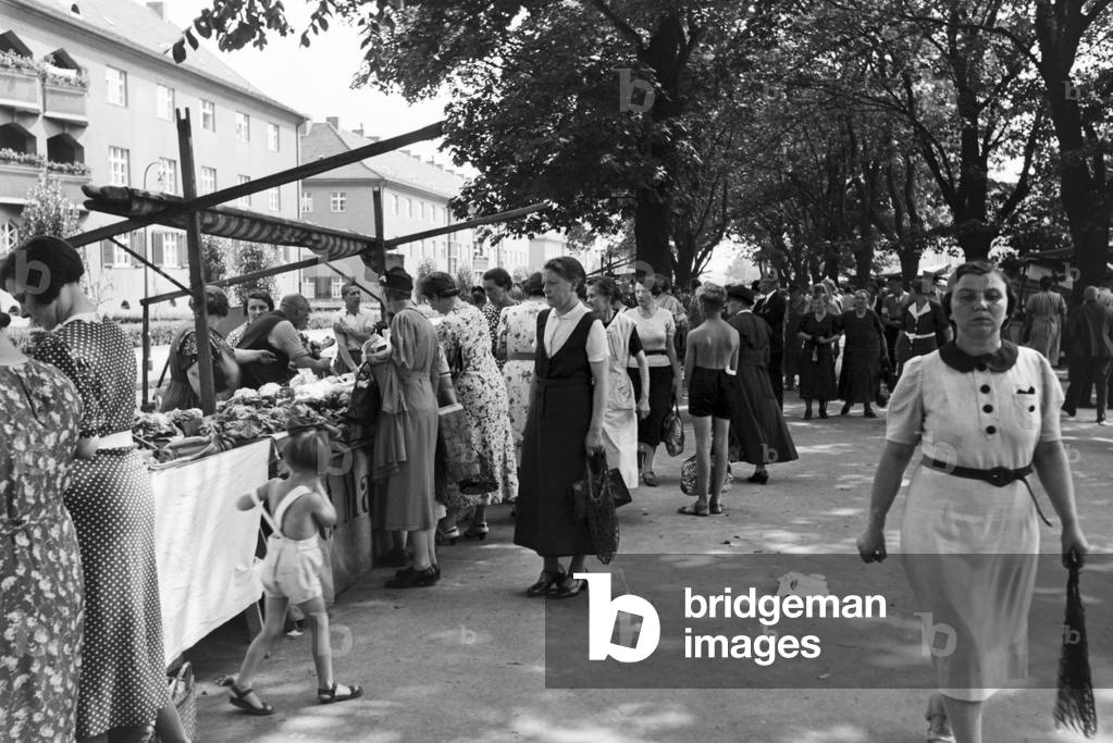 Visitation of the farmer's market near the 