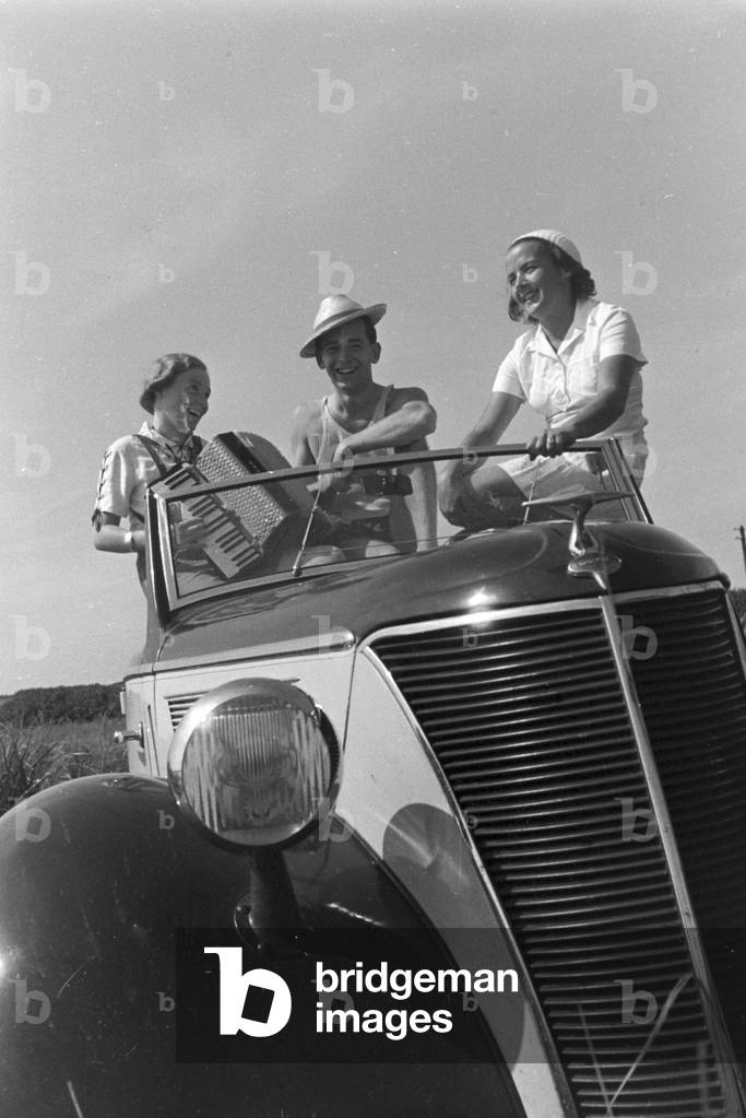 Vacation at the Baltic Sea, Germany 1930s (b/w photo)