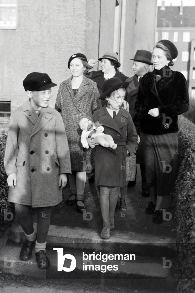 Members of an extended family going to the concession oh the Honour Cross, Germany 1930s (b/w photo)