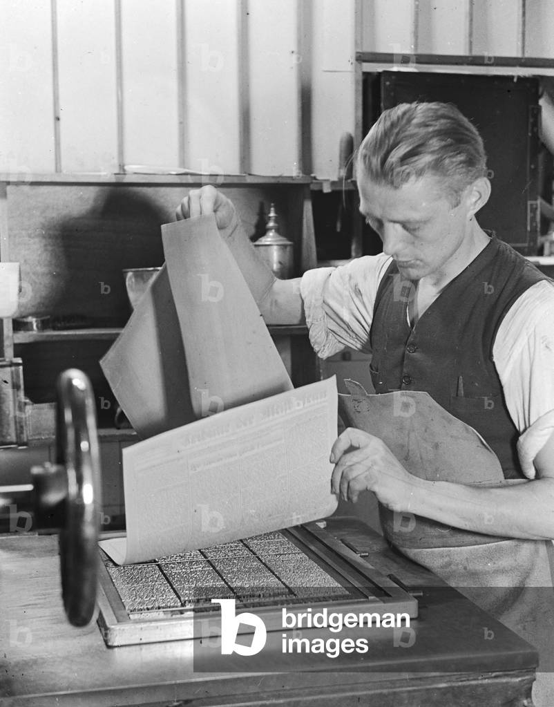 Typesetter in a printing office, Germany 1930s (b/w photo)