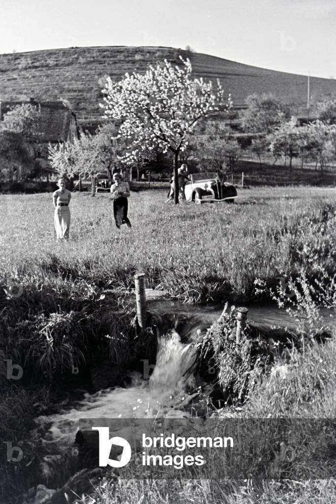 An excursion with the Ford Eifel, Germany 1930s (b/w photo)
