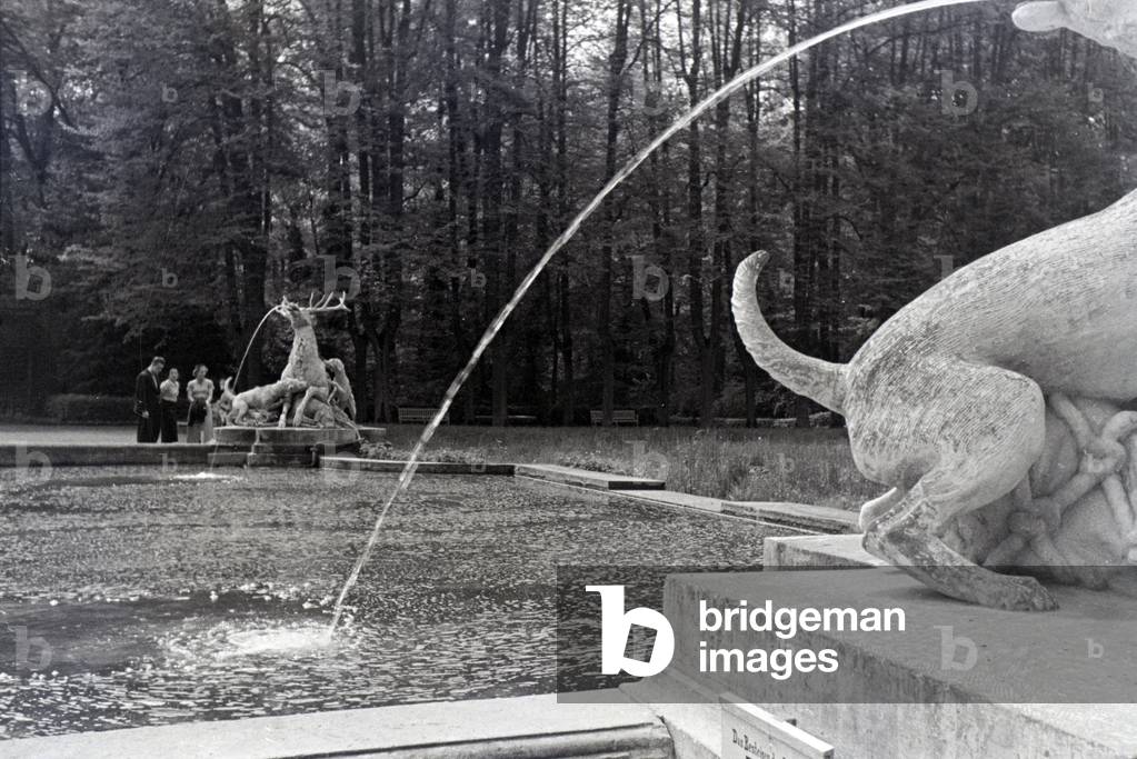 An excursion to Schwetzingen Palace, Germany 1930s (b/w photo)