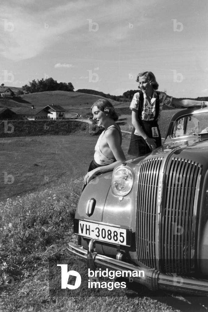 A trip with the Opel Admiral, Germany 1930s (b/w photo)