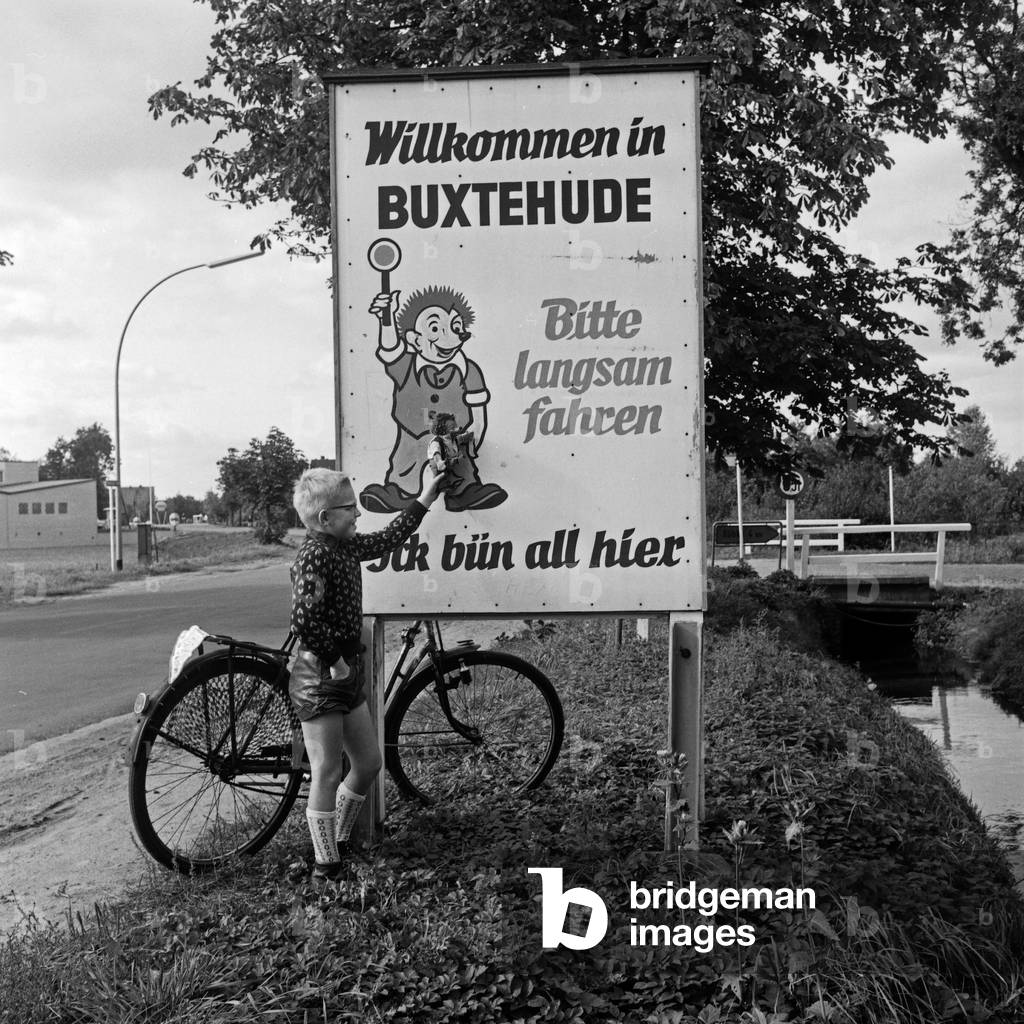Mecki the hedgehog, mascot of German TV magazine HoerZu, coming to the town of Buxtehude with editor in chief, Eduard Rhein, Germany 1960s