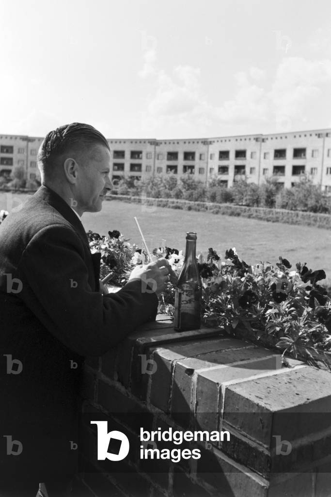 Procedure of a drinking cure, Germany 1930s (b/w photo)