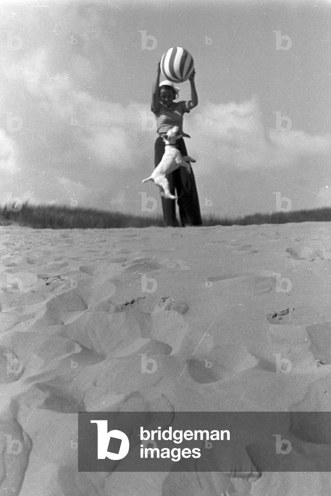 Vacation at the Baltic Sea, Germany 1930s (b/w photo)