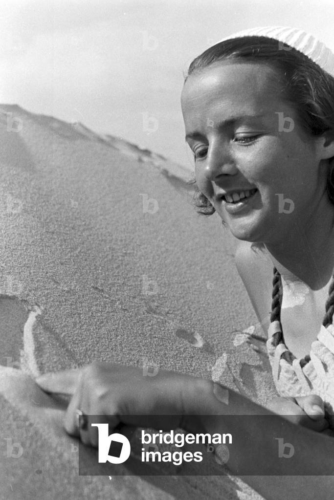 Vacation at the Baltic Sea, Germany 1930s (b/w photo)