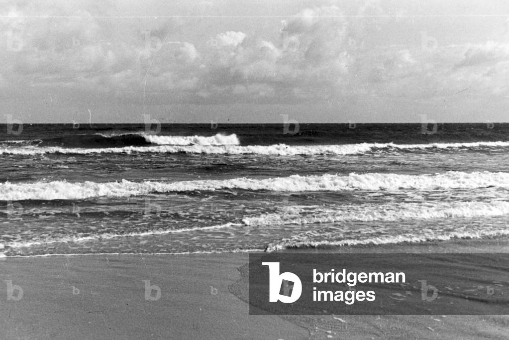 A family on vacation at the Baltic Sea, Deutsches Reich 1930s (b/w photo)