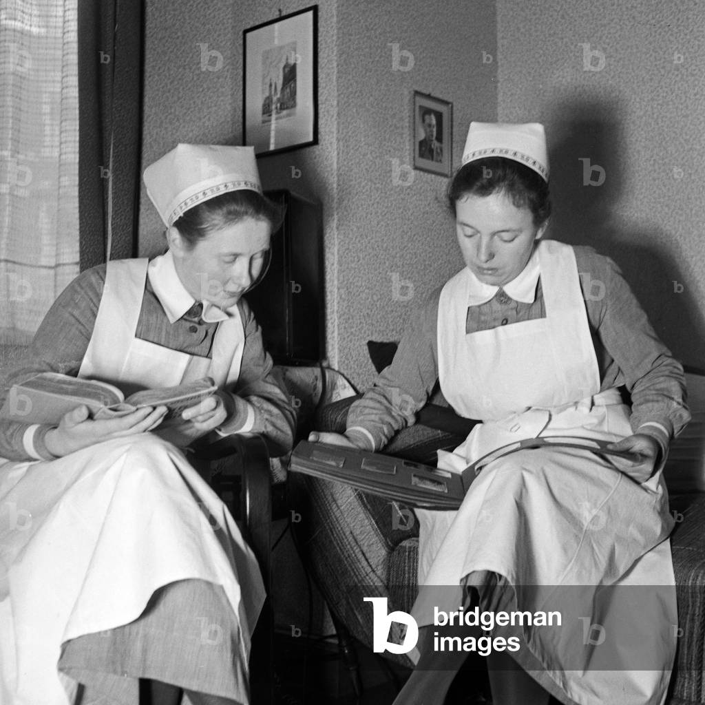Two nurses having a break, Germany 1930s (b/w photo)