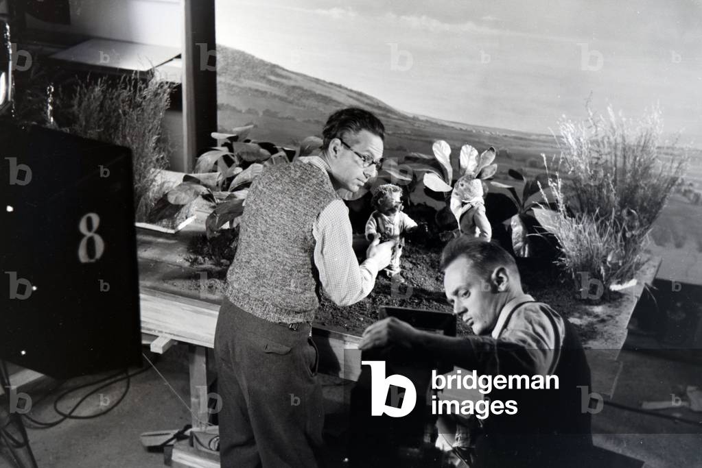Shooting on the set of the puppet movie The Rabbit an the Hedgehog with the character Mecki, produced and directed by the Diehl brothers, Germany 1930s (b/w photo)