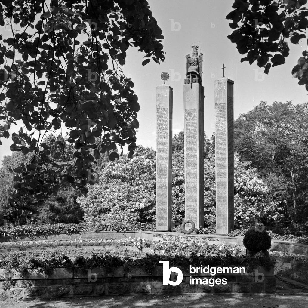 WWI memorial for fallen soldiers at Wuppertal, Germany 1930s (b/w photo)