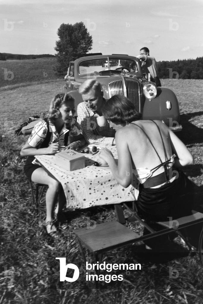 A trip with the Opel Admiral, Germany 1930s (b/w photo)