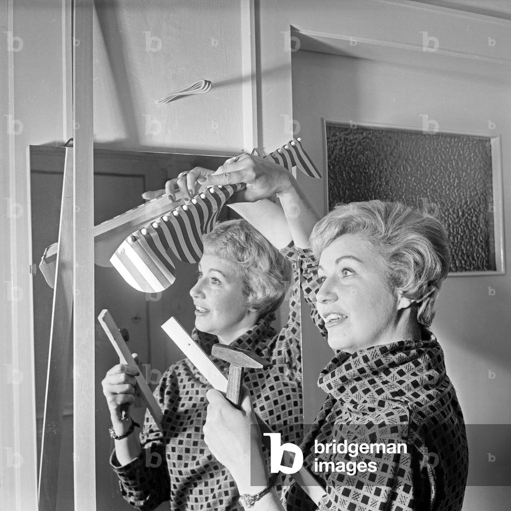 German TV presenter Angelika Feldmann as home handyman, Germany 1950s