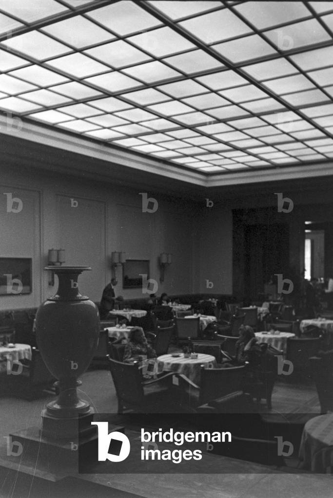 The hotel elephant in Weimar, Germany 1930s (b/w photo)
