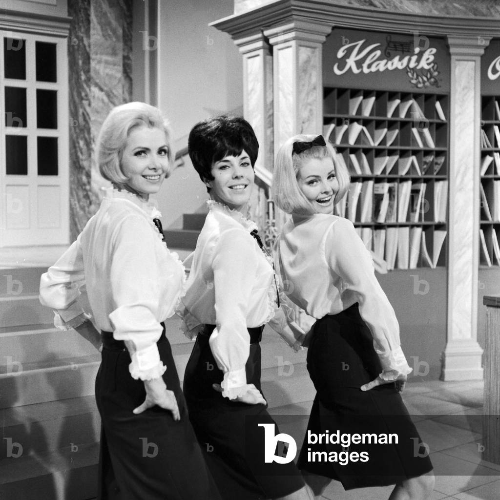 German singers Margit Nuntze, Maria Brockerhoff and Beate Granzow singing as a trio in a German music TV show, beginning 1960s