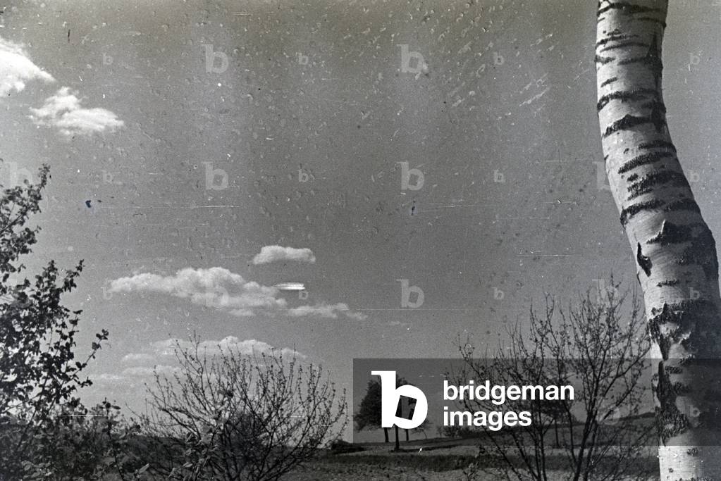 An excursion with the Ford Eifel, Germany 1930s (b/w photo)