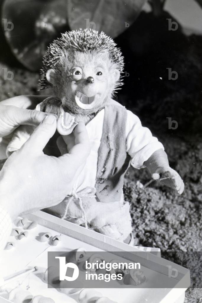 Shooting on the set of the puppet movie The Rabbit an the Hedgehog with the character Mecki, produced and directed by the Diehl brothers, Germany 1930s (b/w photo)