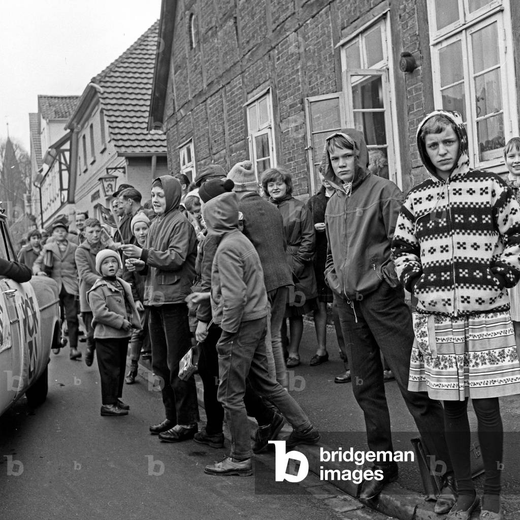Spectators at the 4th stage of International Afri Cola Germany cycle racing with the tour from Kassel to Hanover, Germany 1960s