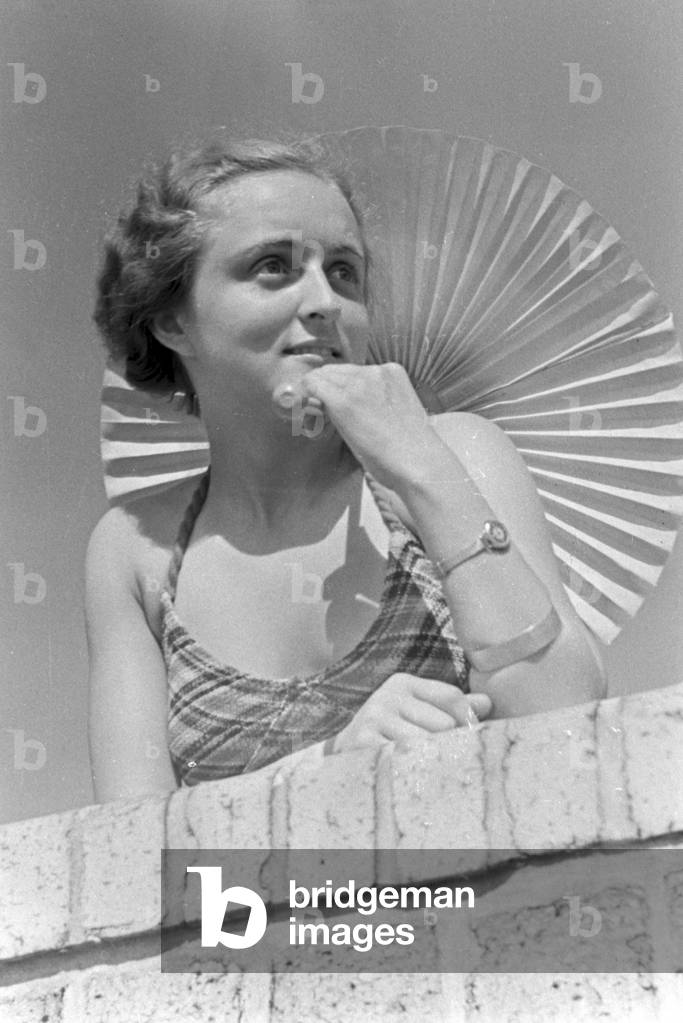 Swimming beauty at lake Wannsee lido in Berlin, Germany 1930s (b/w photo)