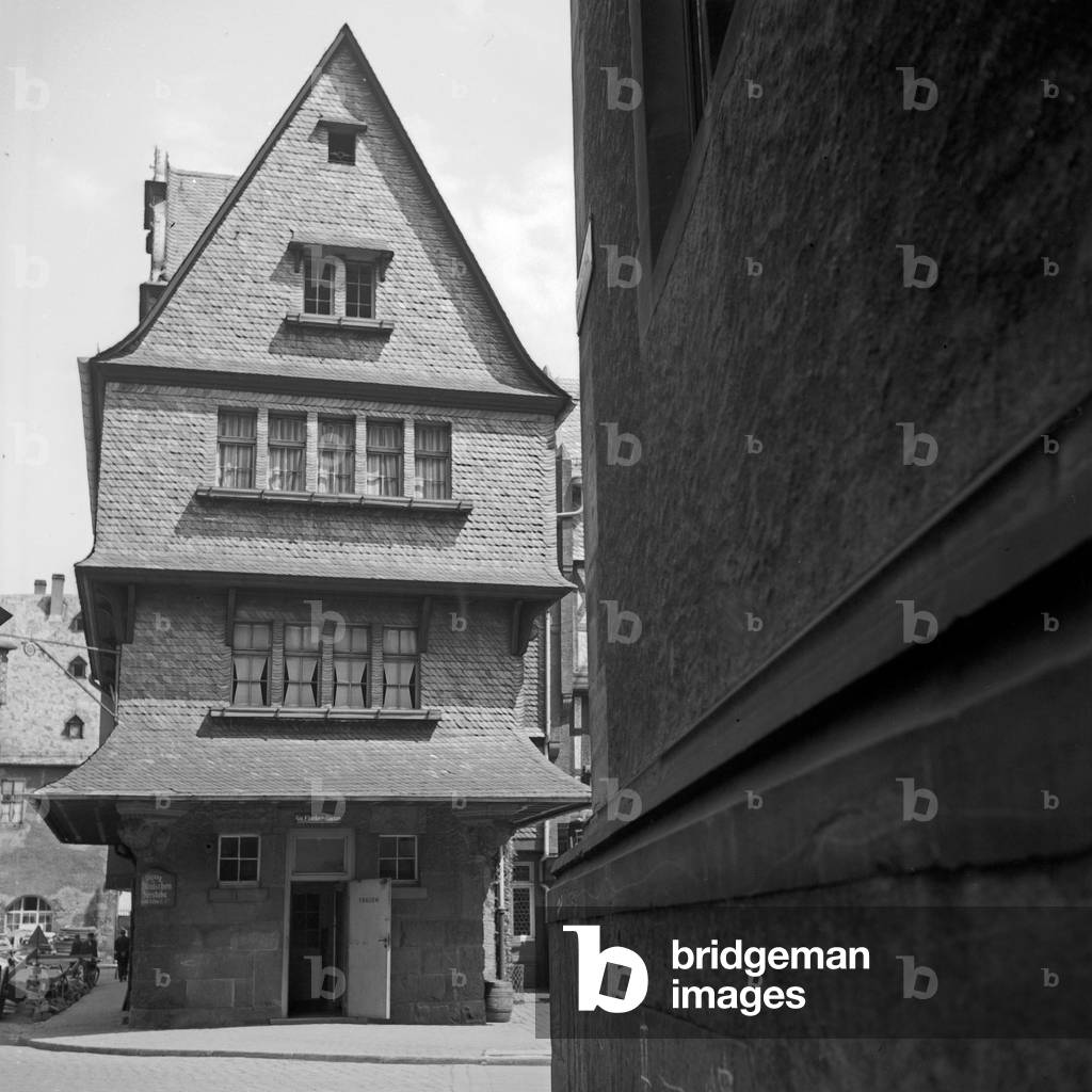 A small appartment buidling with a public convenience at the old city of Frankfurt, Germany 1930s (b/w photo)