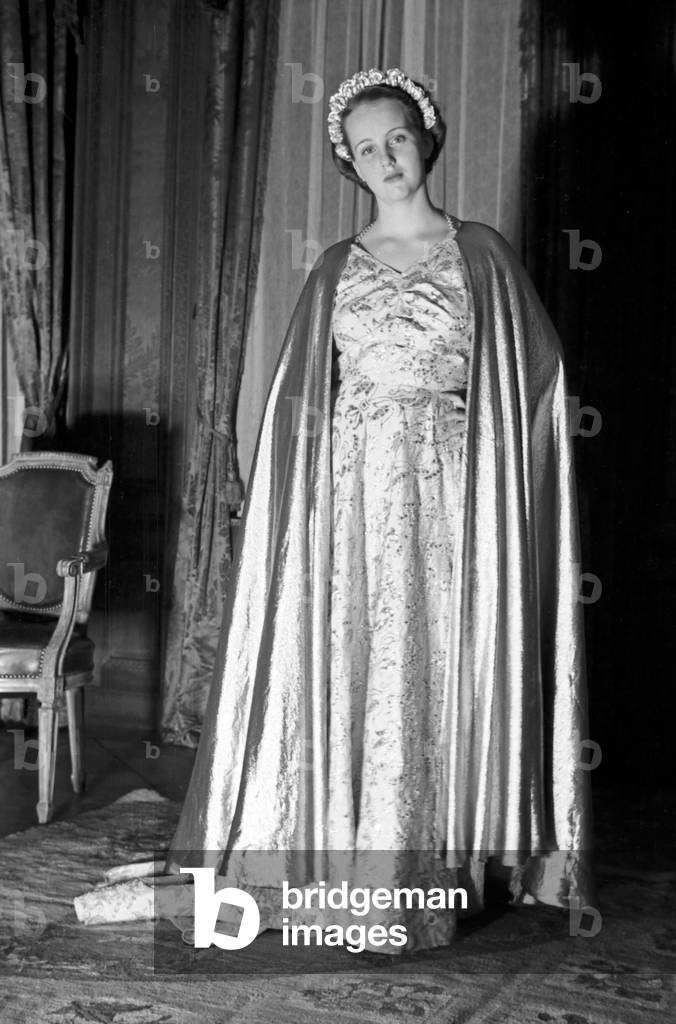 The princess of carnival in Mainz 1938, on the occasion of the 100th anniversary of the leading local carnival association (b/w photo)