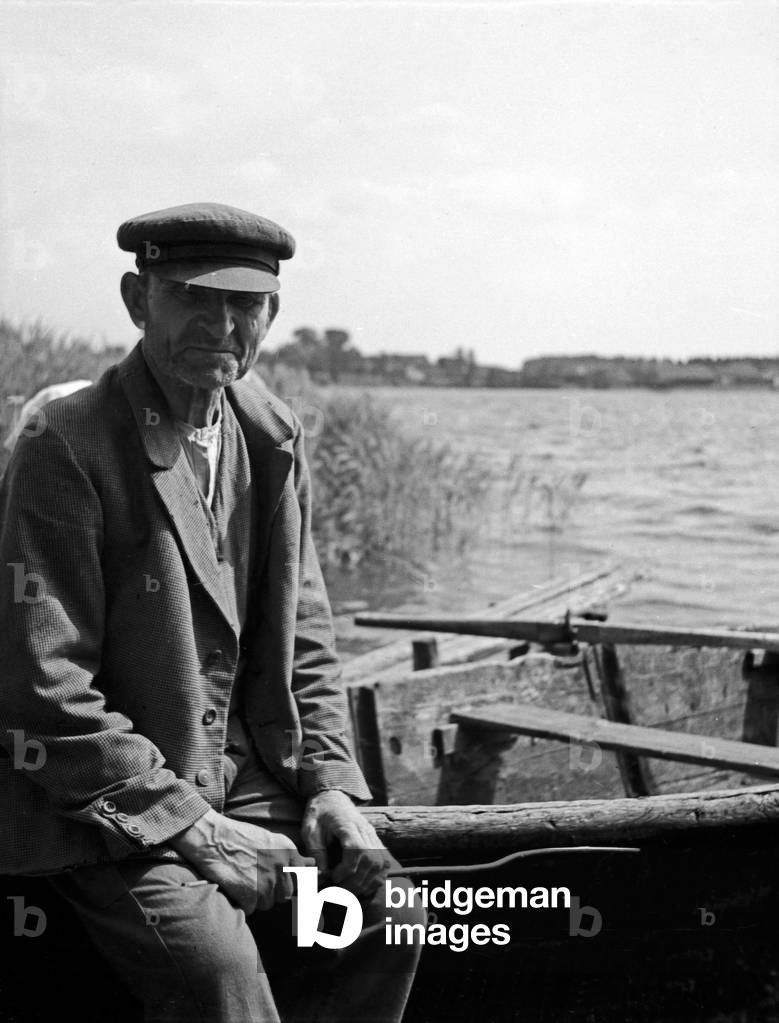 Fisherman from Masuria, East Prussia, 1930s (b/w photo)