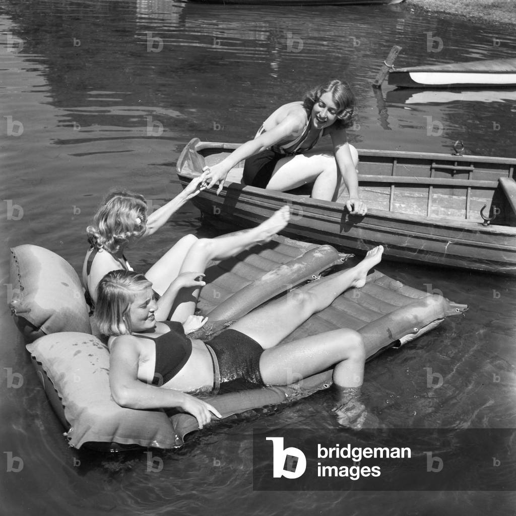 Bathing fun on a lake in the Wachau area, Germany 1930s (b/w photo)
