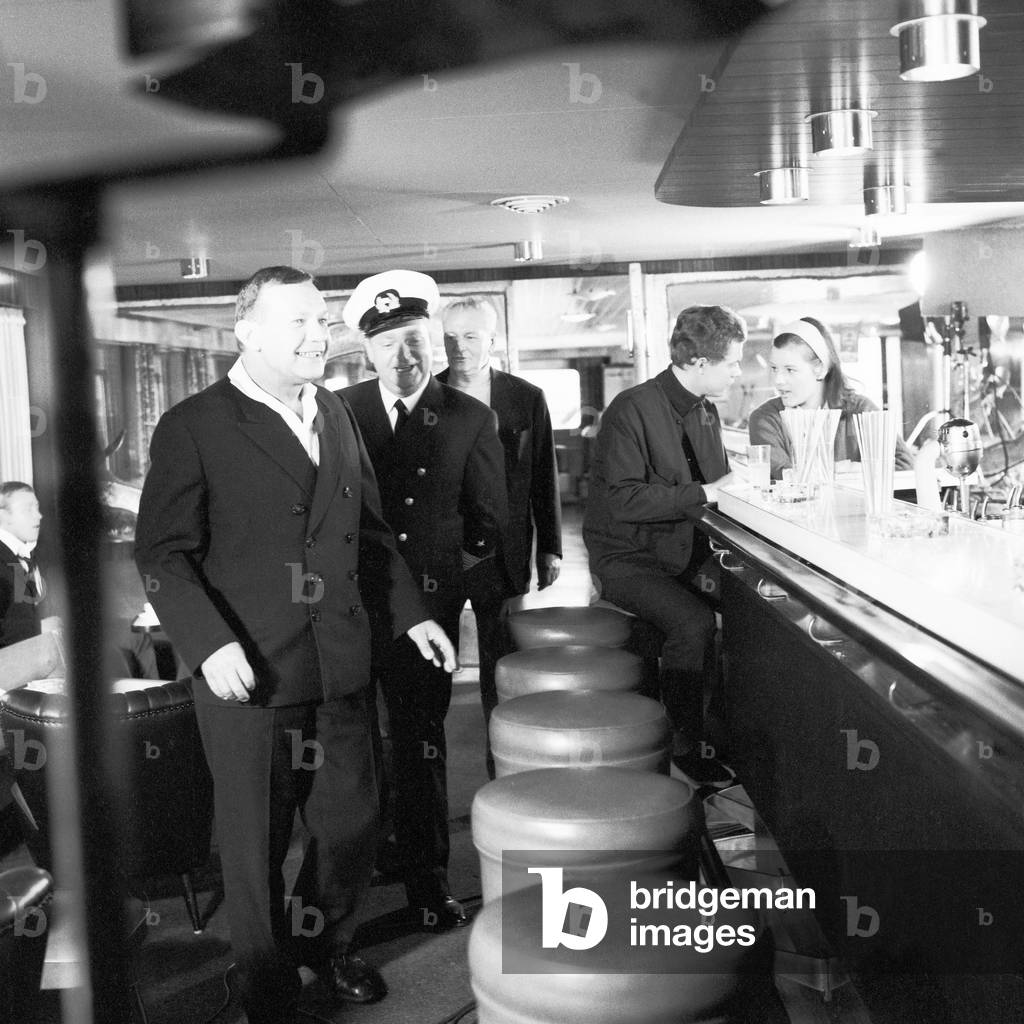 Anchor up and lead off!