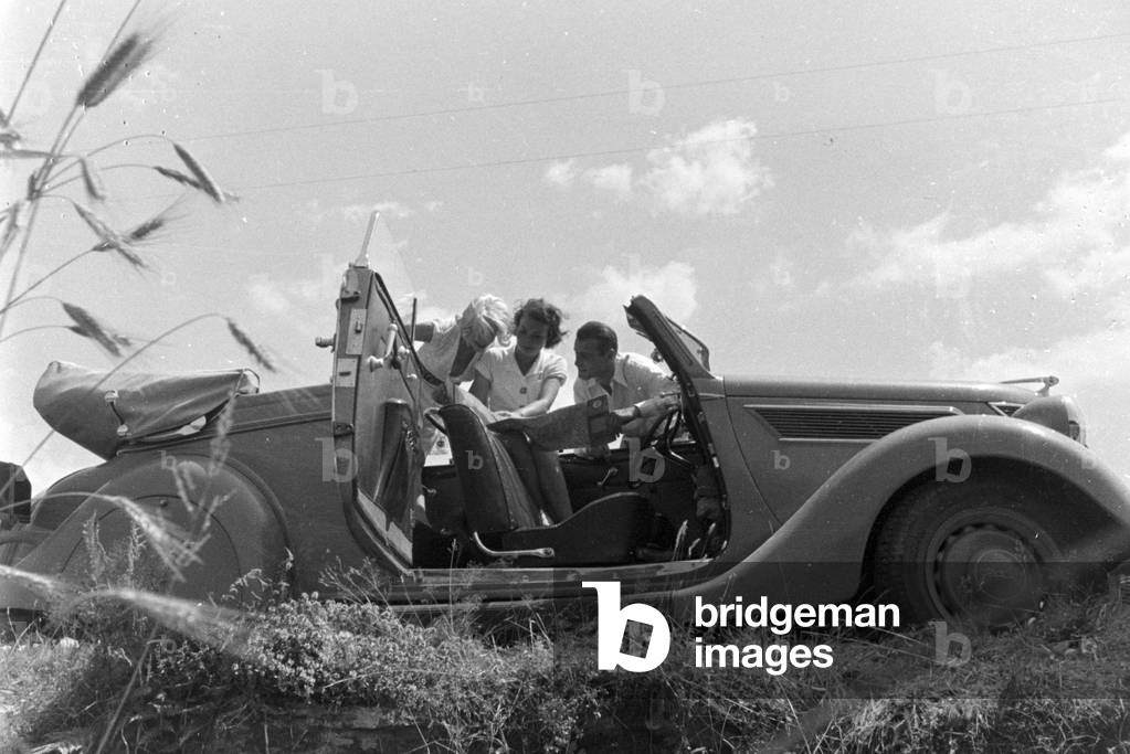 A trip to the Bohemian Forest with the Ford V8, Germany 1930s (b/w photo)