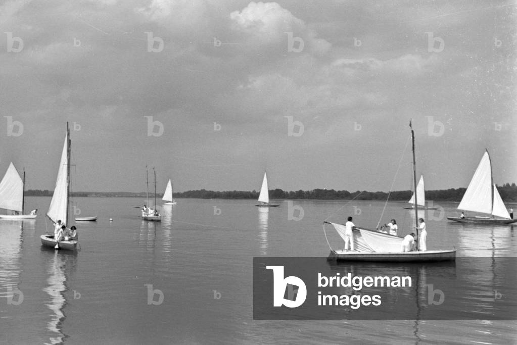 Sailing lessons on the Chiemsee, Germany 1930s (b/w photo)
