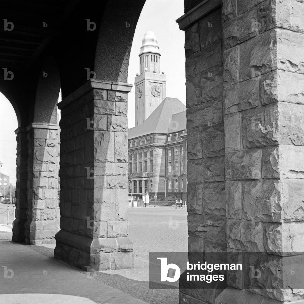 View from colonnades to Gelsenkirchen Buer city hall, Germany 1930s (b/w photo)