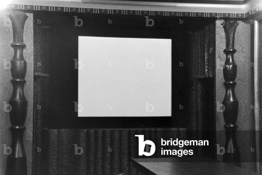 Canvas at the meeting room of Wetterdienststelle meteorological office, Germany 1930s (b/w photo)