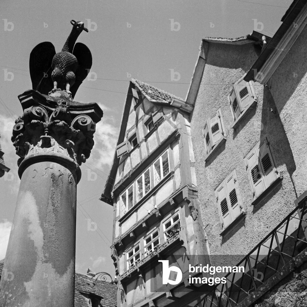 Main market with fountain at Bad Wimpfen, Germany 1930s (b/w photo)