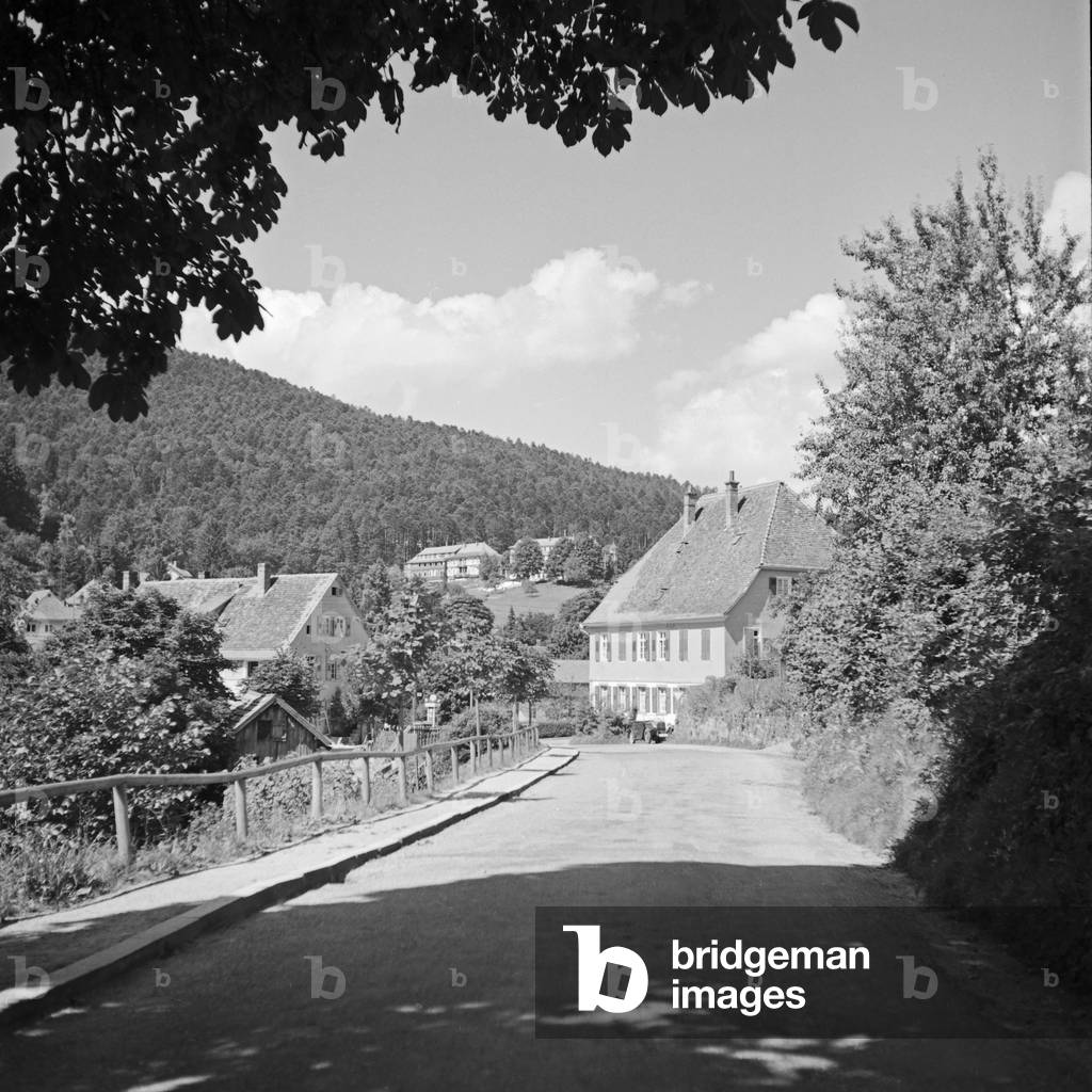 Scenic view to house near a small town, Germany 1930s (b/w photo)