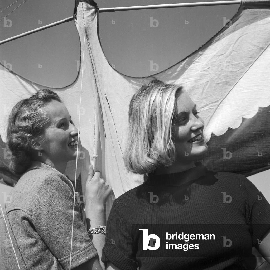 Two young women with a stunt kite, Germany 1930s (b/w photo)