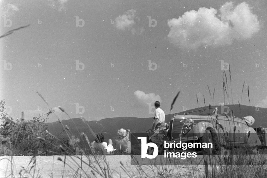 A trip to the Bohemian Forest with the Ford V8, Germany 1930s (b/w photo)