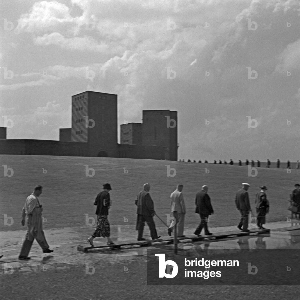 Tourist group in front of the Tannenberg monument near Hohenstein in East Prussia, Germany 1930s (b/w photo)