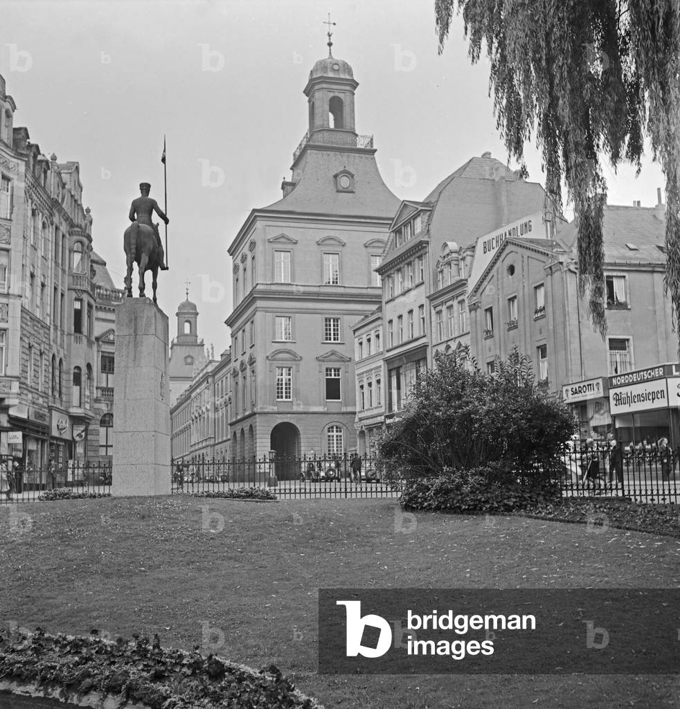 View from war memorial to the Rheinische Friedrich Wilhelms university at Bonn, Germany 1930s (b/w photo)