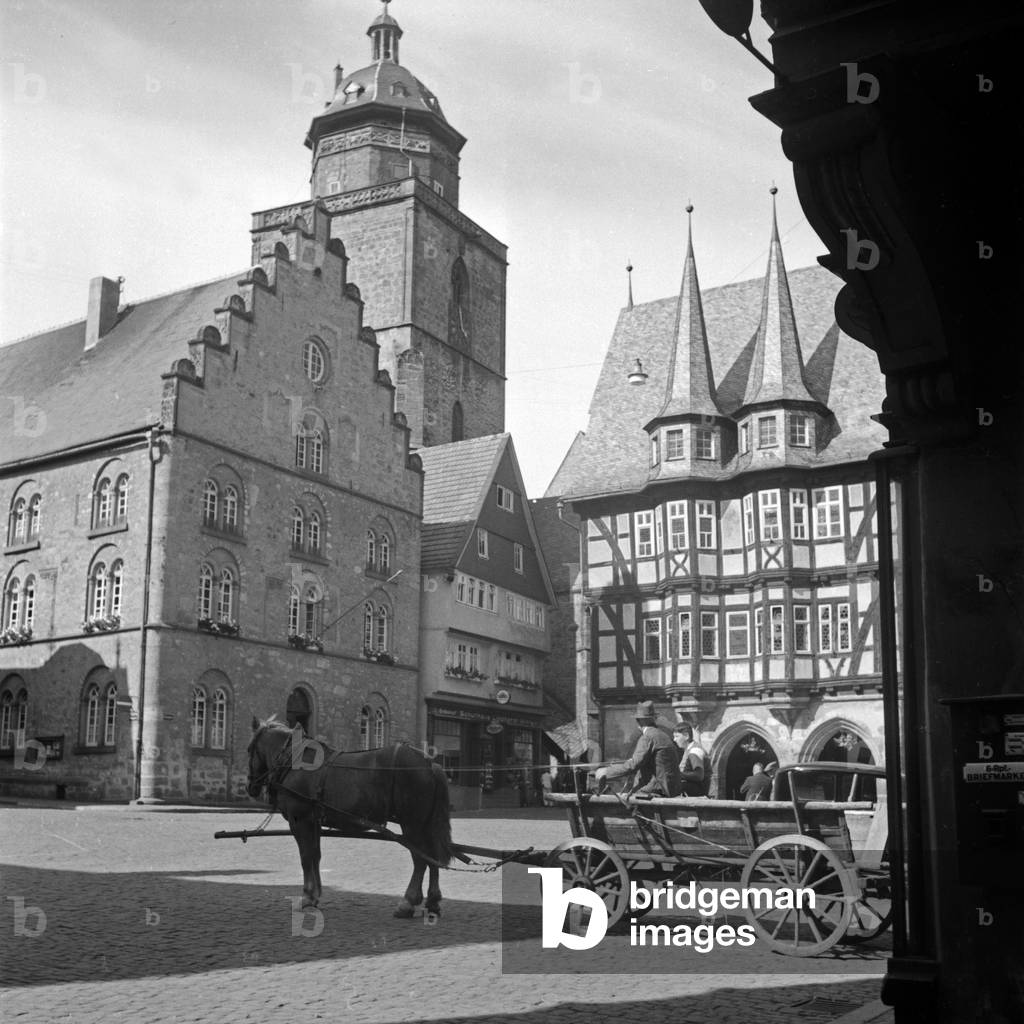 St Walburga's church, main market and the city hall at the city centre of Alsfeld in Hesse, Germany 1930s (b/w photo)