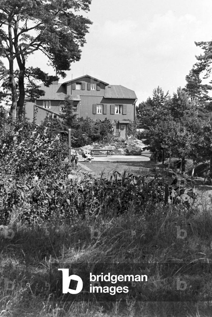 Holidays at the Baltic Sea, Germany 1930s (b/w photo)