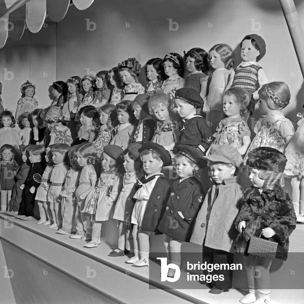 A selection of the famous Kaethe Kruse dolls from Bad Koesen, Germany 1930s (b/w photo)