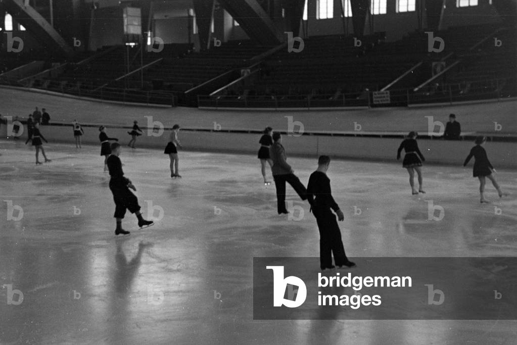 The Austrian figureskater and Olympics champion Karl Sch/Sfer during a training course of a group of Hitler Youth members in an ice stadium in Dortmund, Germany 1930s