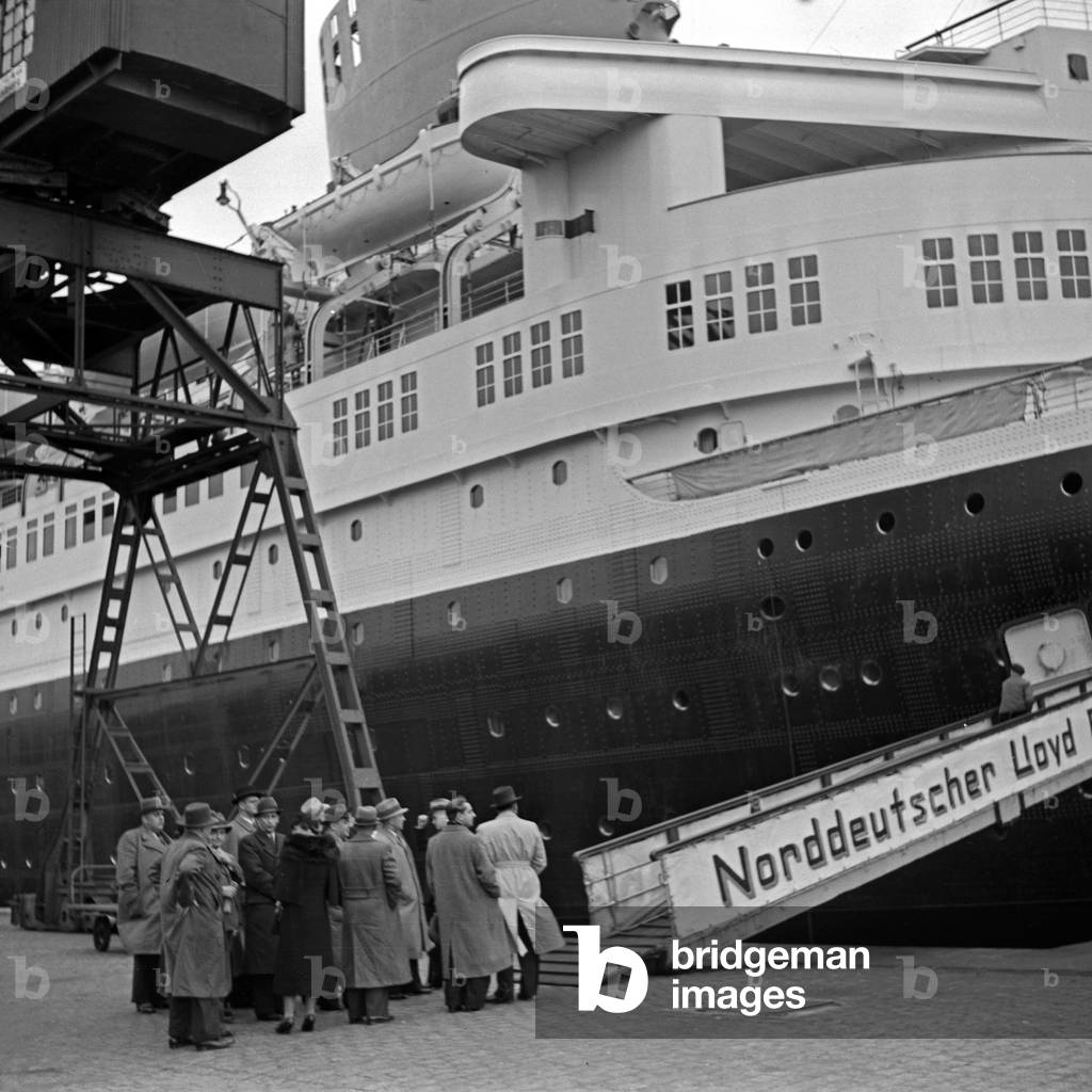 Salesmen of German Ford factory going on board of the steamship 