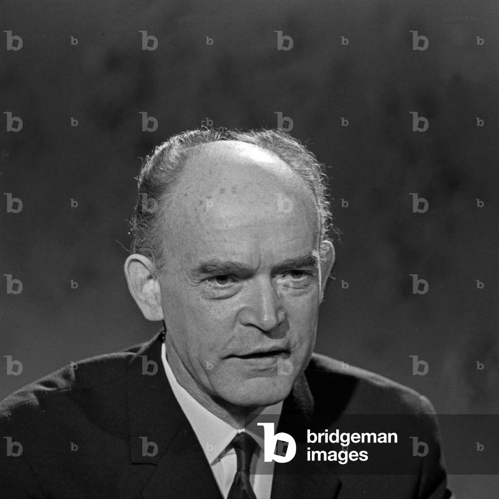 A professor giving a lecture about native mussels, Germany 1960s