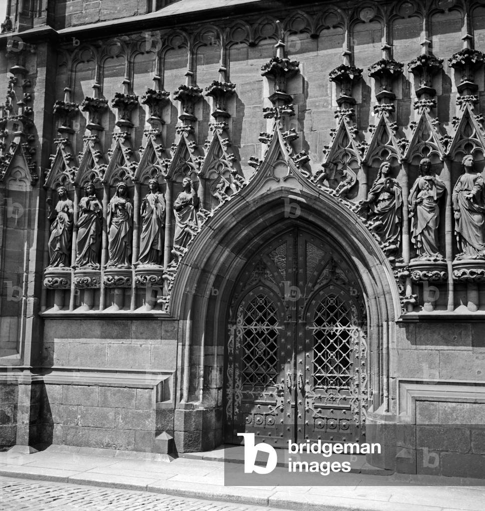 Entrance of St Mary's church at Zwickau, Germany 1930s (b/w photo)