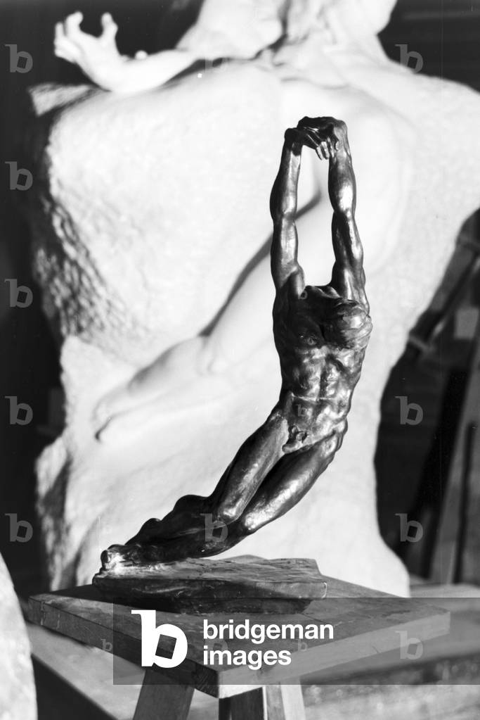 Visitation of the Austrian sculptor Gustinus Ambrosi, Germany 1930s (b/w photo)