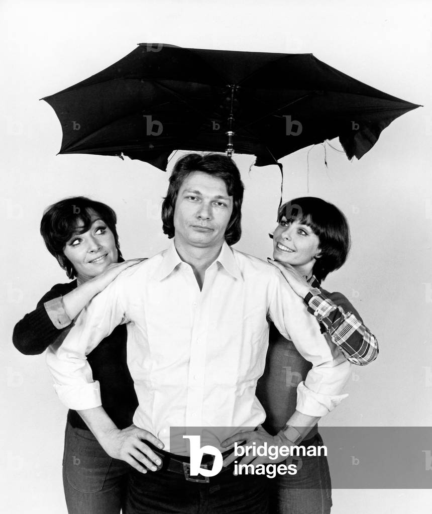 German actor, presenter, cabaret artist and author Henning Venske with dancers of a German TV statin, Hamburg 1972