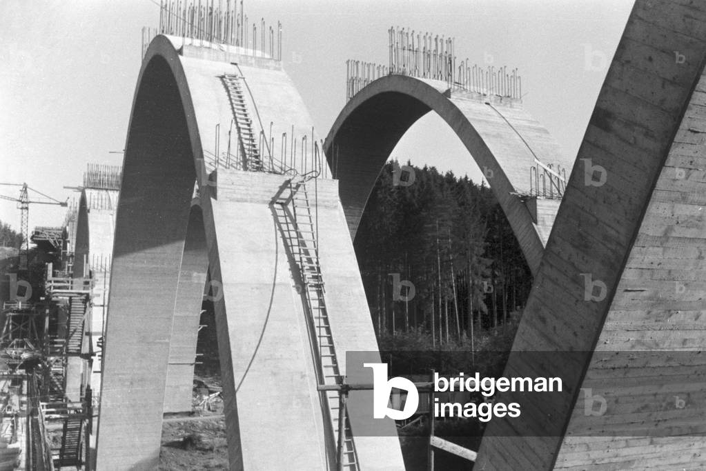Construction of the motorway bridge near Stuttgart, Germany 1930s (b/w photo)