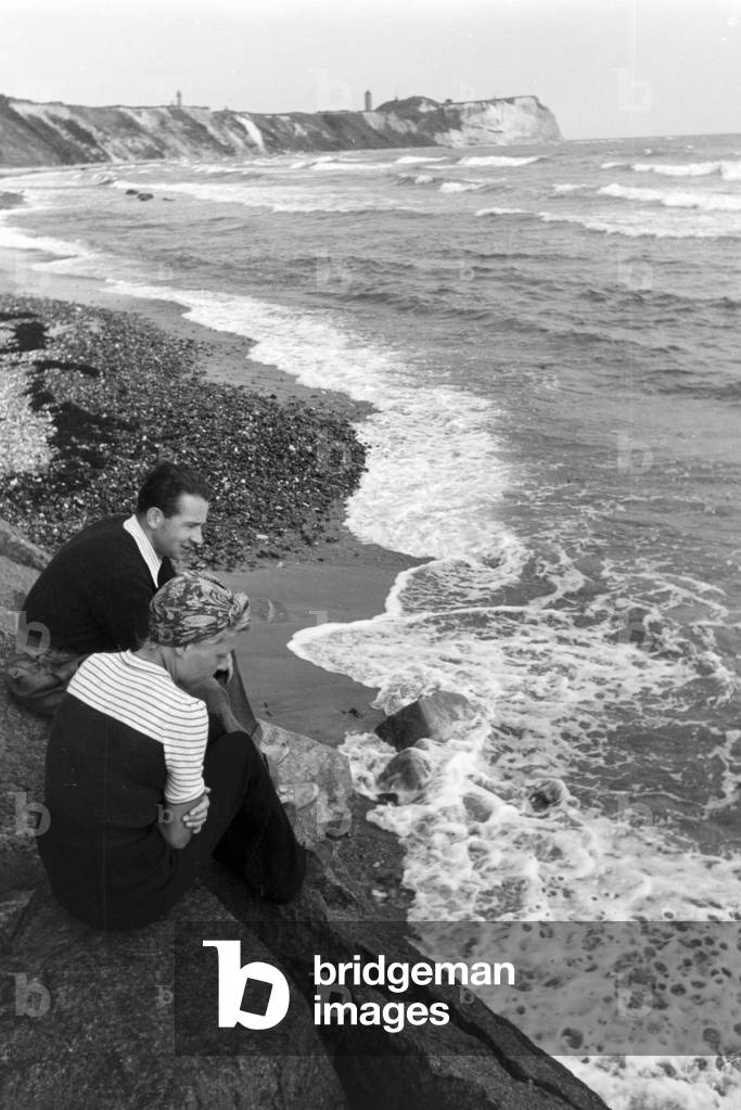 Summer vacations on the Baltic Sea, Germany 1930s (b/w photo)