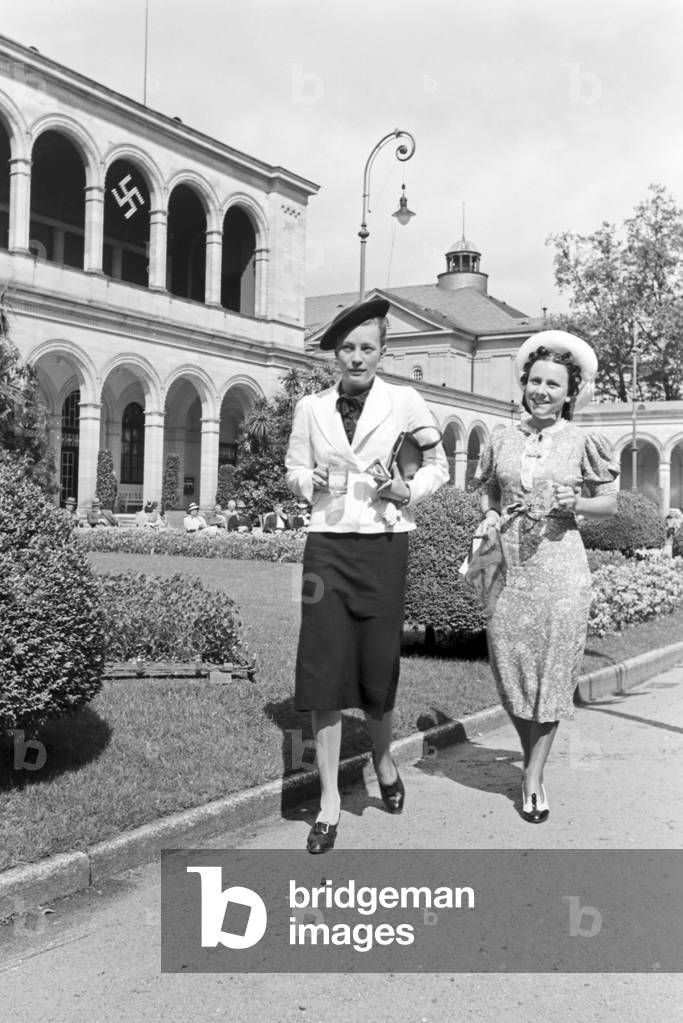 A trip to the health resort Bad Kissingen, Germany 1930s (b/w photo)